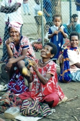 women juggling in PNG